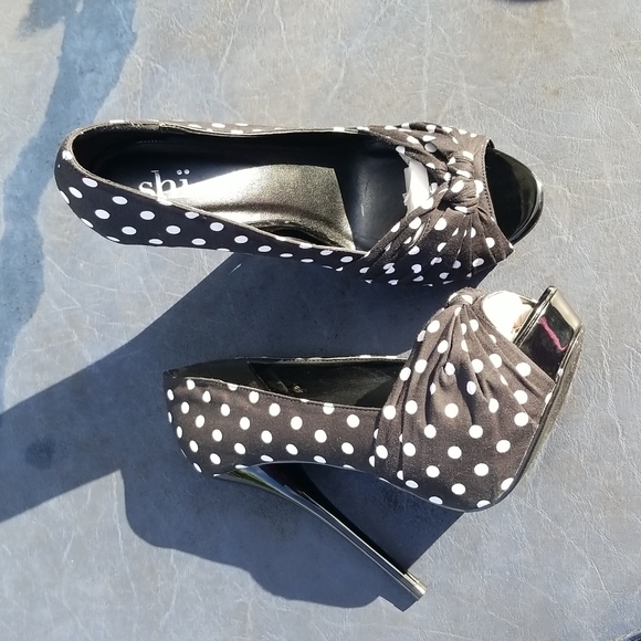 Polka Dots ❤ Stiletto Power - Picture 3 of 10